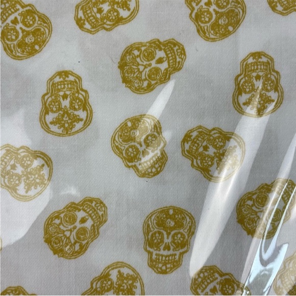 Skull & Bones Pillowcase Set Standard Size NWT White Gold - Picture 3 of 5